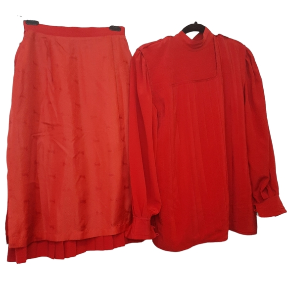 Vintage GUCCI Red Pleated Silk Crepe Blouse & Skirt  Set - Picture 8 of 12